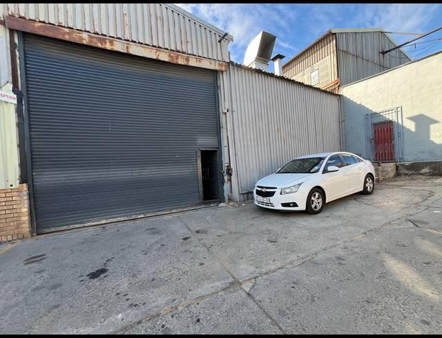 950M² WAREHOUSE TO LET IN EASTLEIGH